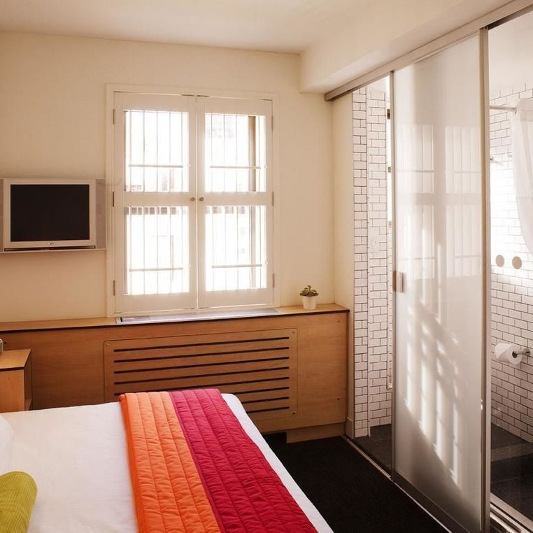 【ポッド　デラックス】　(ダブルベッド　1台)