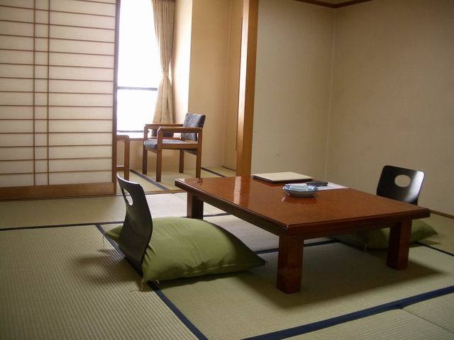 Japanese-style room 8 tatami mats (example)