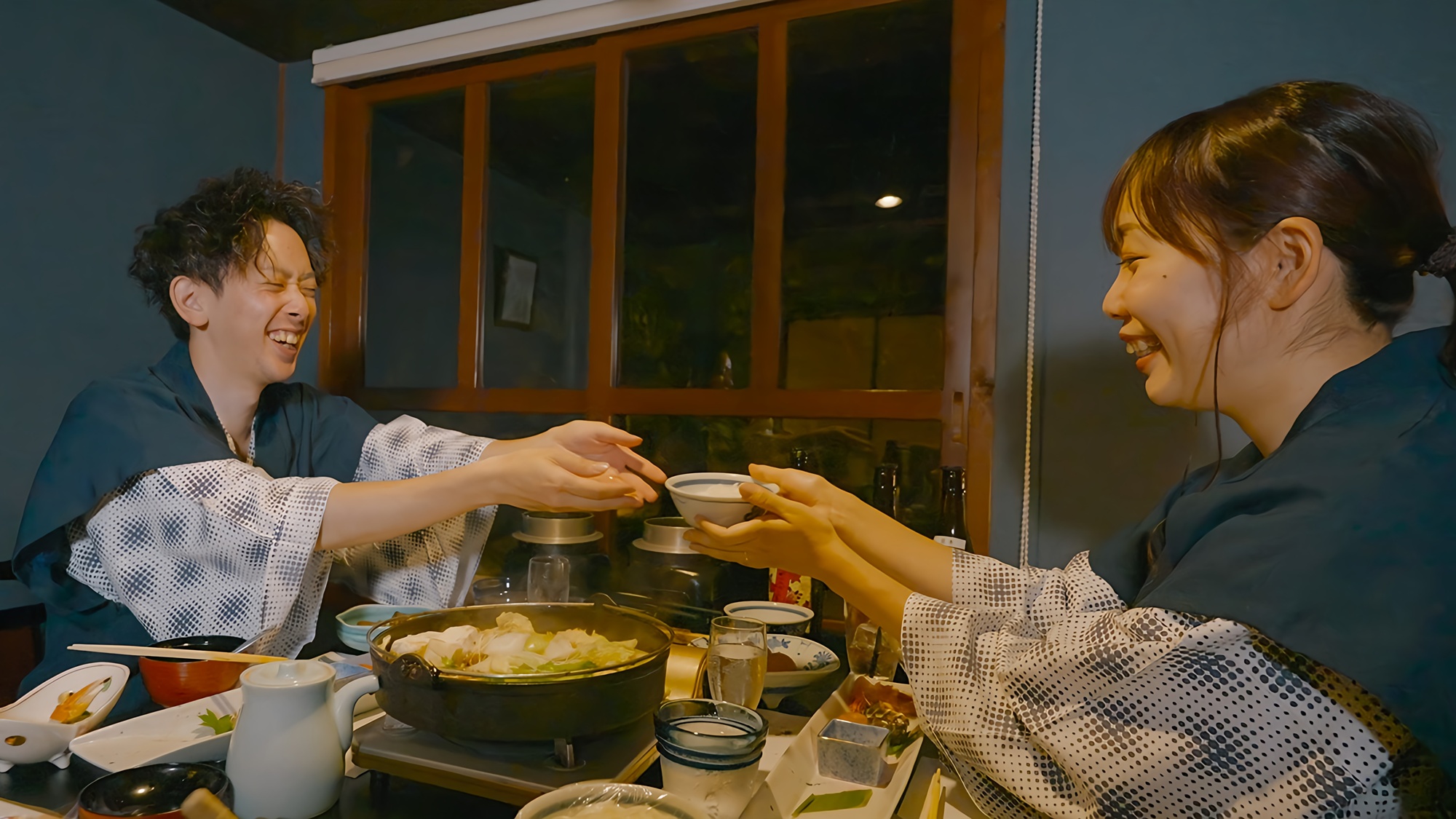 湯けむりのように、笑顔がほころぶ晩餐のひととき。