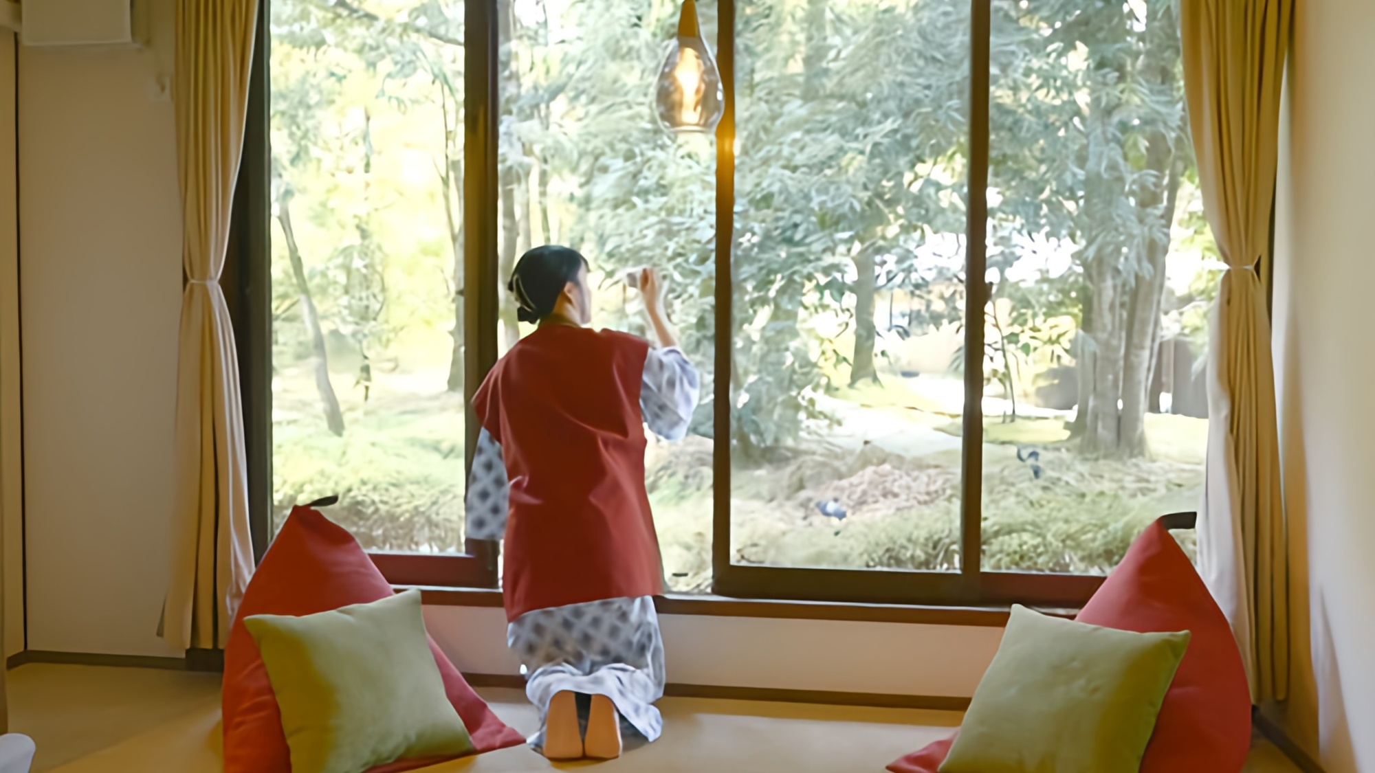 窓辺に佇む時間も、贅沢な旅の一部。