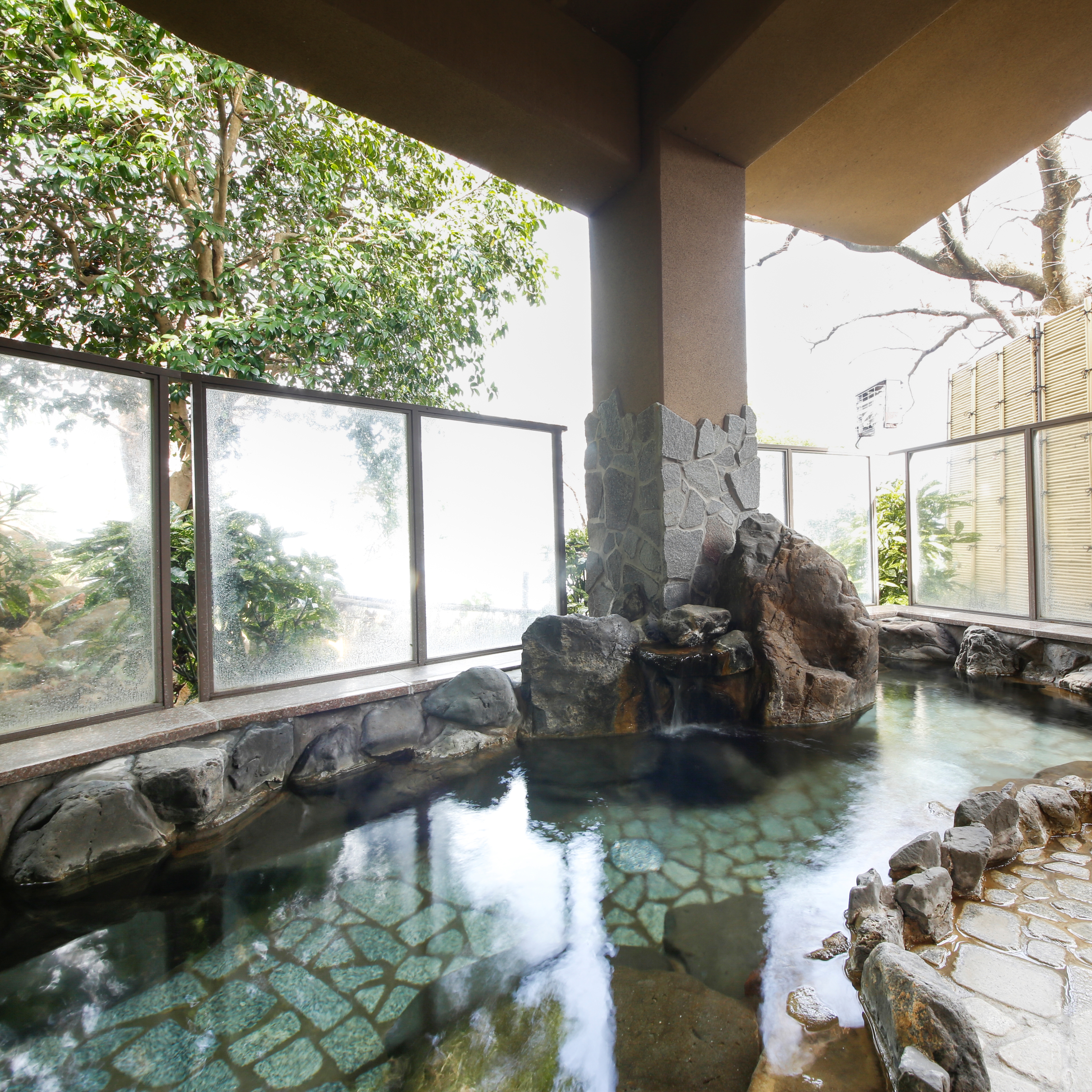 伊根の海・空とひとつになる至福の湯浴み・・・PH8.38の自家堀天然温泉「大浴場 露天風呂」