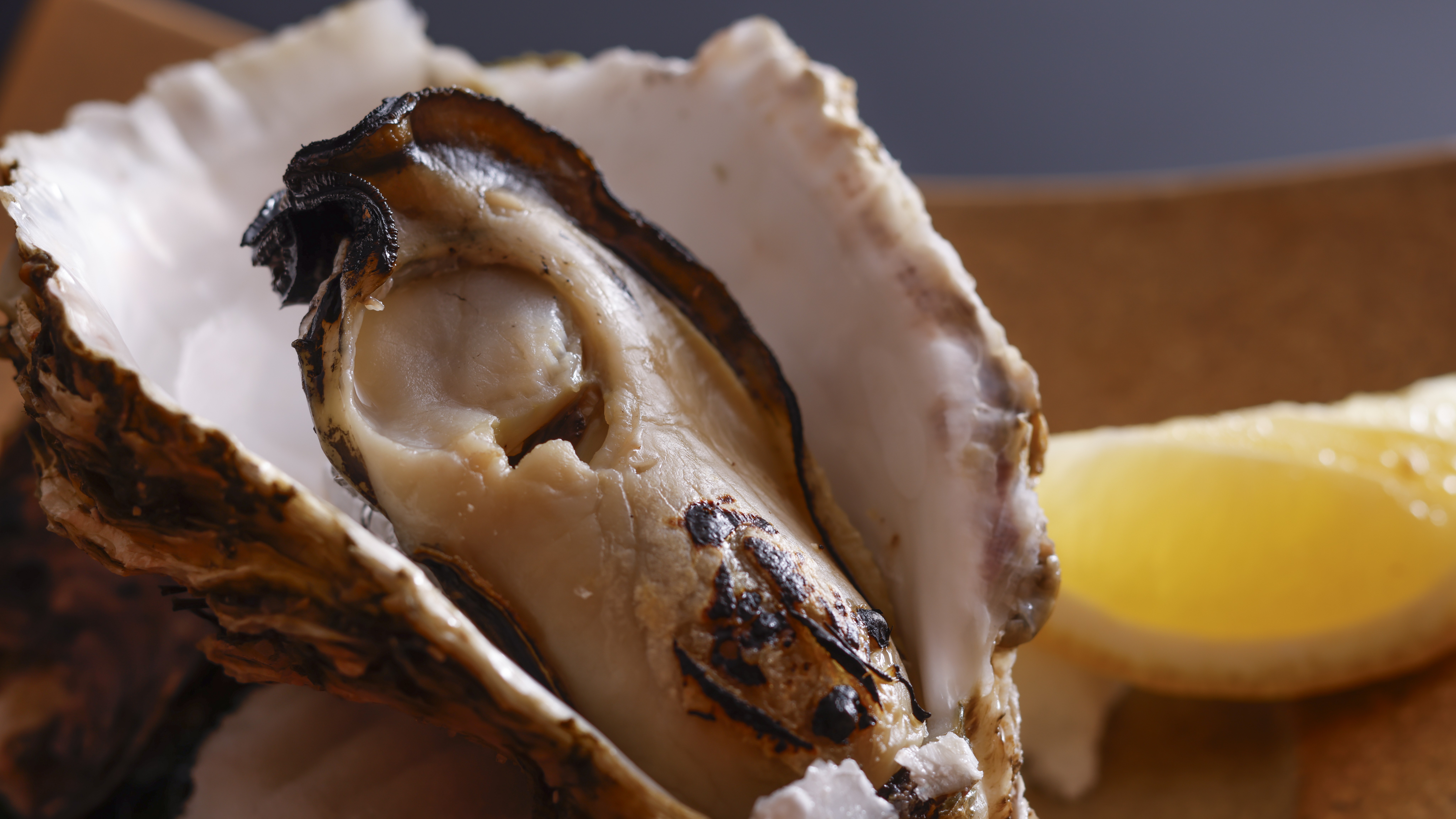 伊根のブランド牡蠣「夏珠」の焼き牡蠣