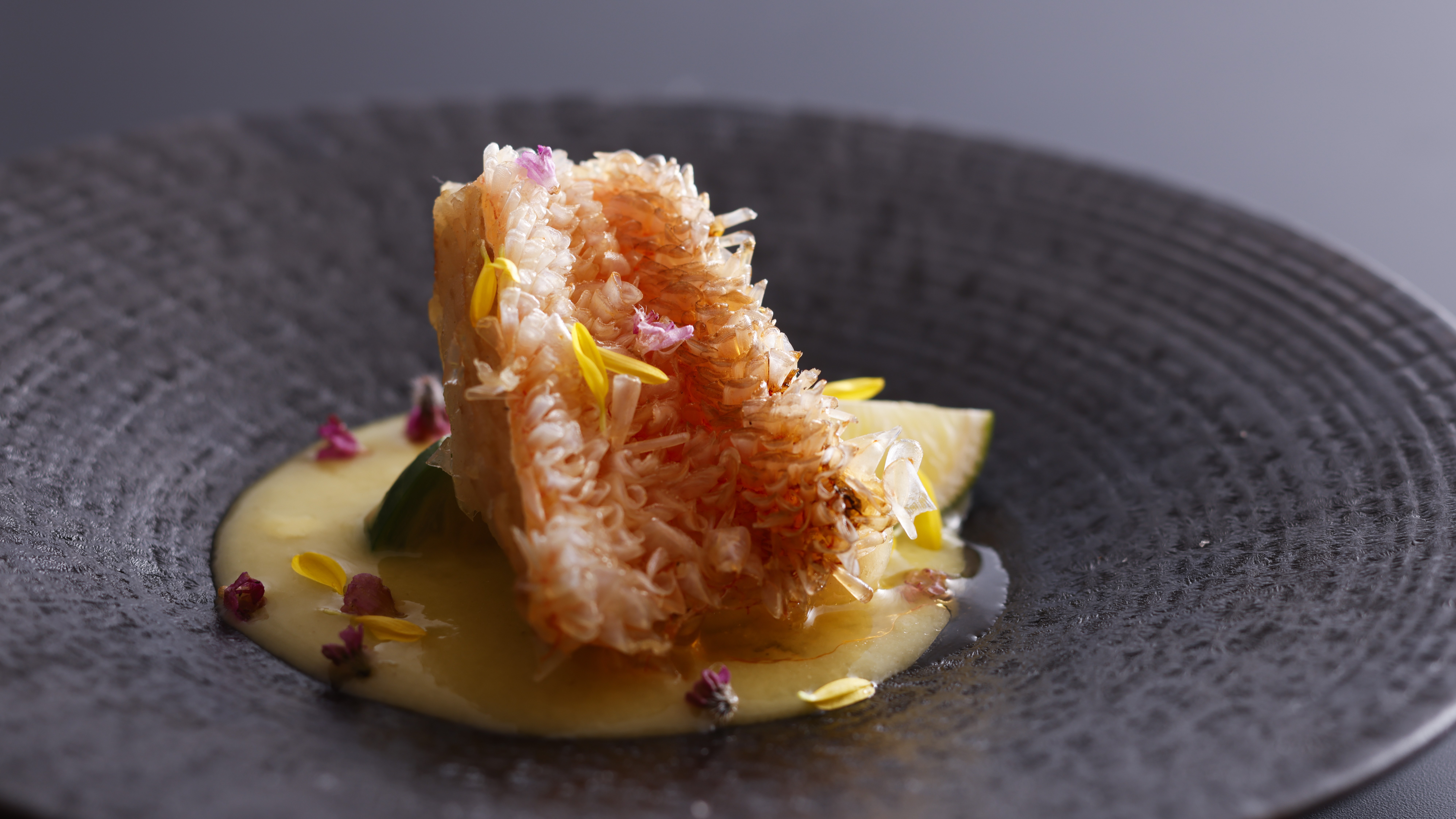 和亭からのおもてなしの一皿（フランス料理）