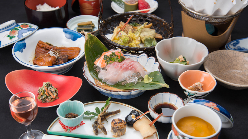 【1泊夕食のみ】朝はのんびり派の方におすすめ！温泉と四季の山菜料理を満喫