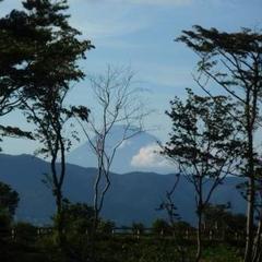 ホテルのある山頂から望む富士山の姿