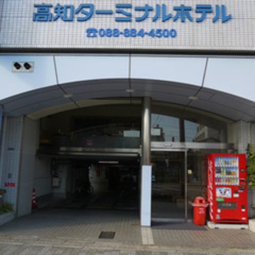 高知ターミナルホテル入口