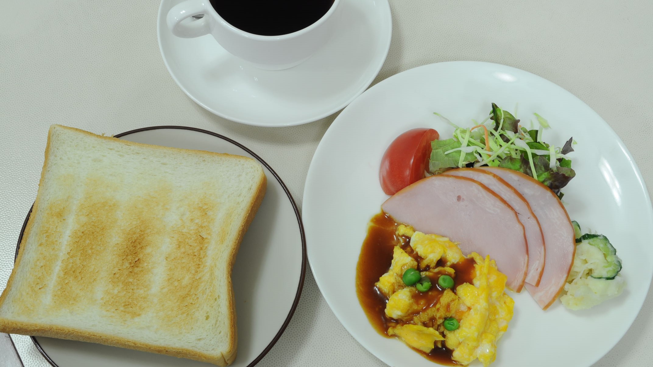 ◆【軽朝食】はトースト、目玉焼きなどをご用意しております♪