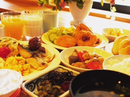 This is an example of serving a buffet breakfast. We are conscious of the warm taste of home and prepare it every day!