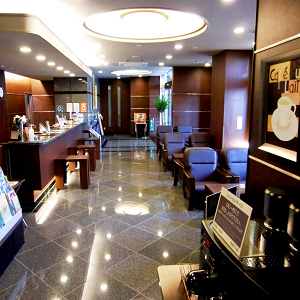 Free internet computer, tourist information, self-cafe, etc. are available in the lobby. It boasts a warm atmosphere.