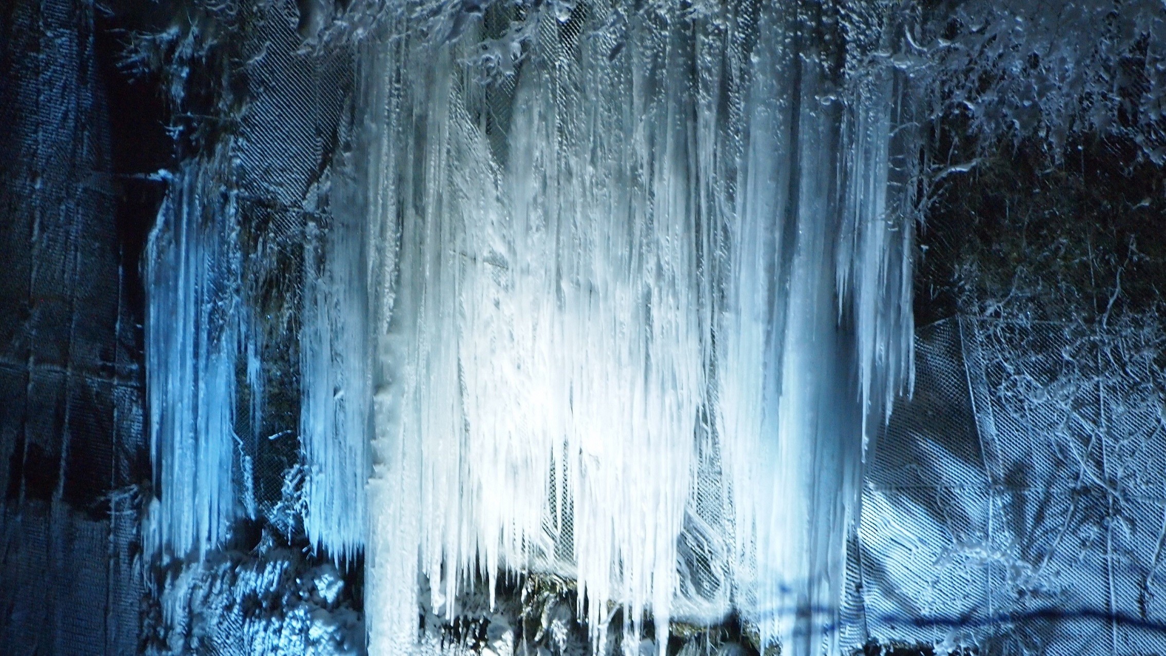 温泉地、景勝地として有名な小安狭のしがっこまつり。『しがっこ』とは『つらら』のことです。