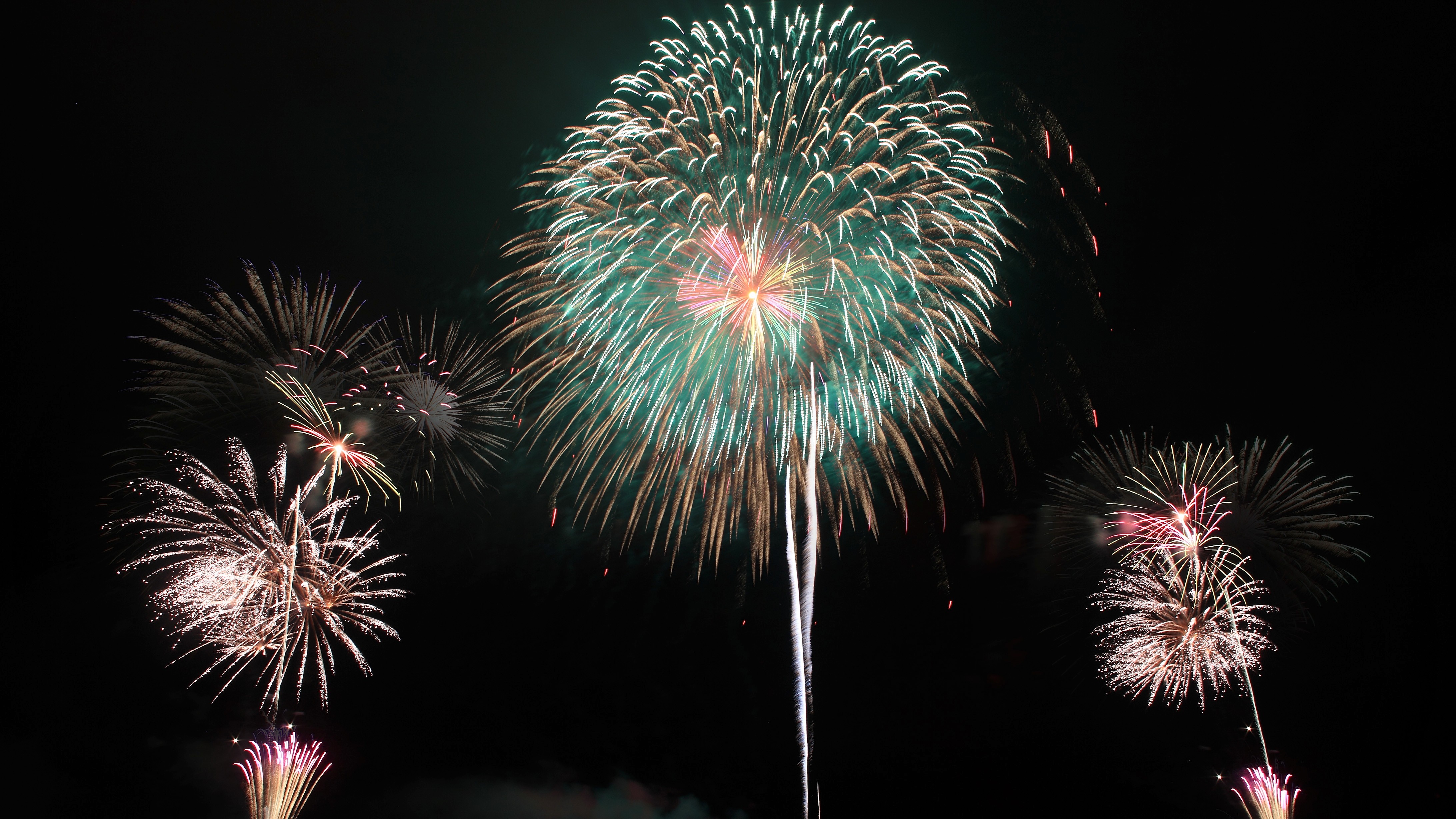 『花火のまち』大仙市大曲。一年を通し、花火をお楽しみいただけます。ぜひともご体験下さい。