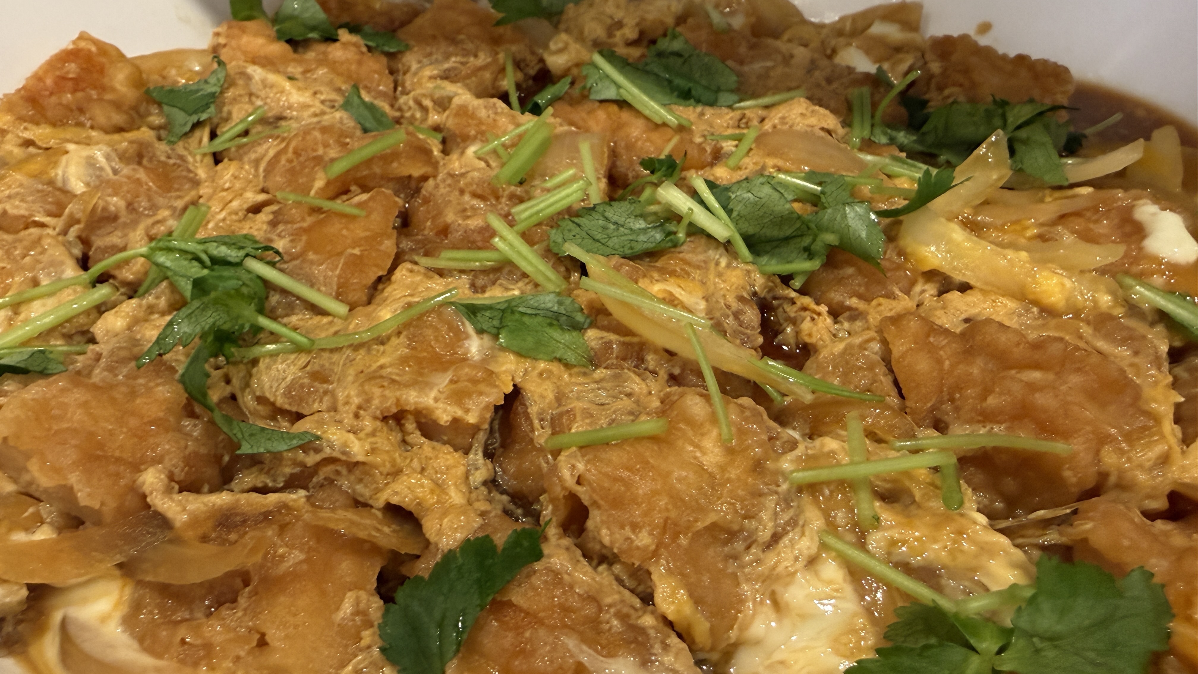 【鶏天たまごとじ】朝食バイキング　日替わりでご用意しております。