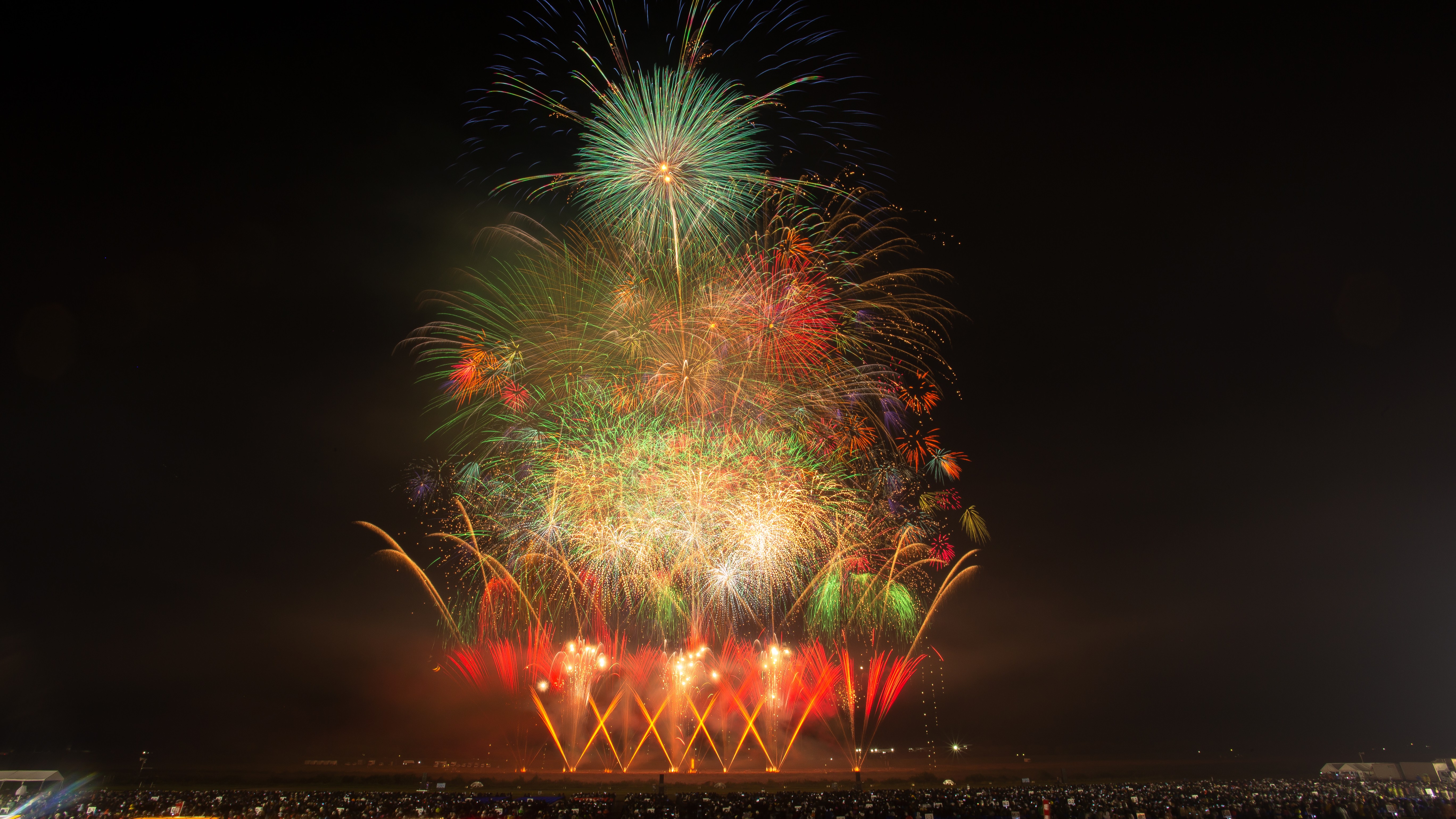 『花火のまち』大仙市大曲。一年を通し、花火をお楽しみいただけます。ぜひともご体験下さい。