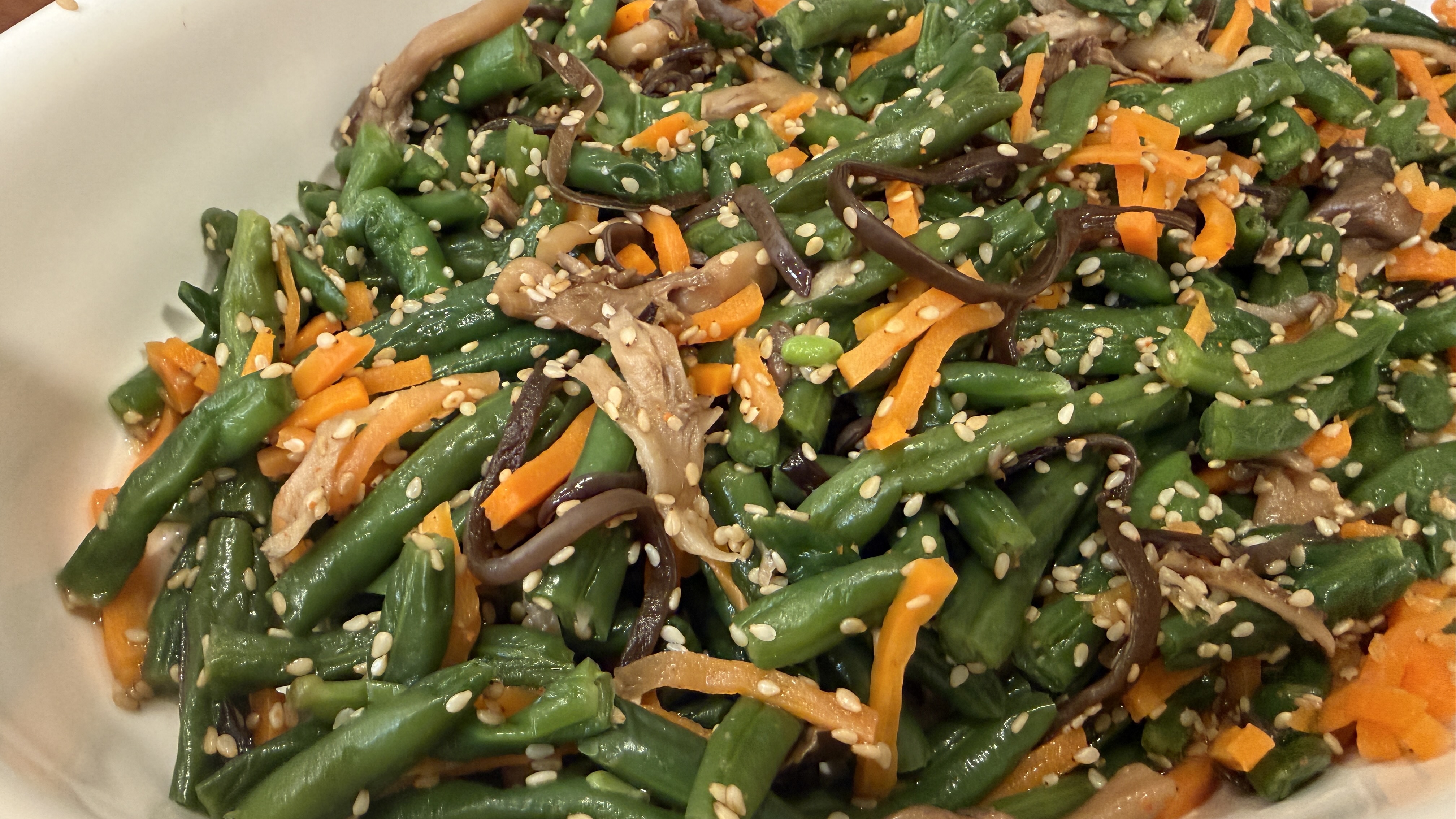 【いんげんときのこの胡麻和え】朝食バイキング　日替わりでご用意しております。