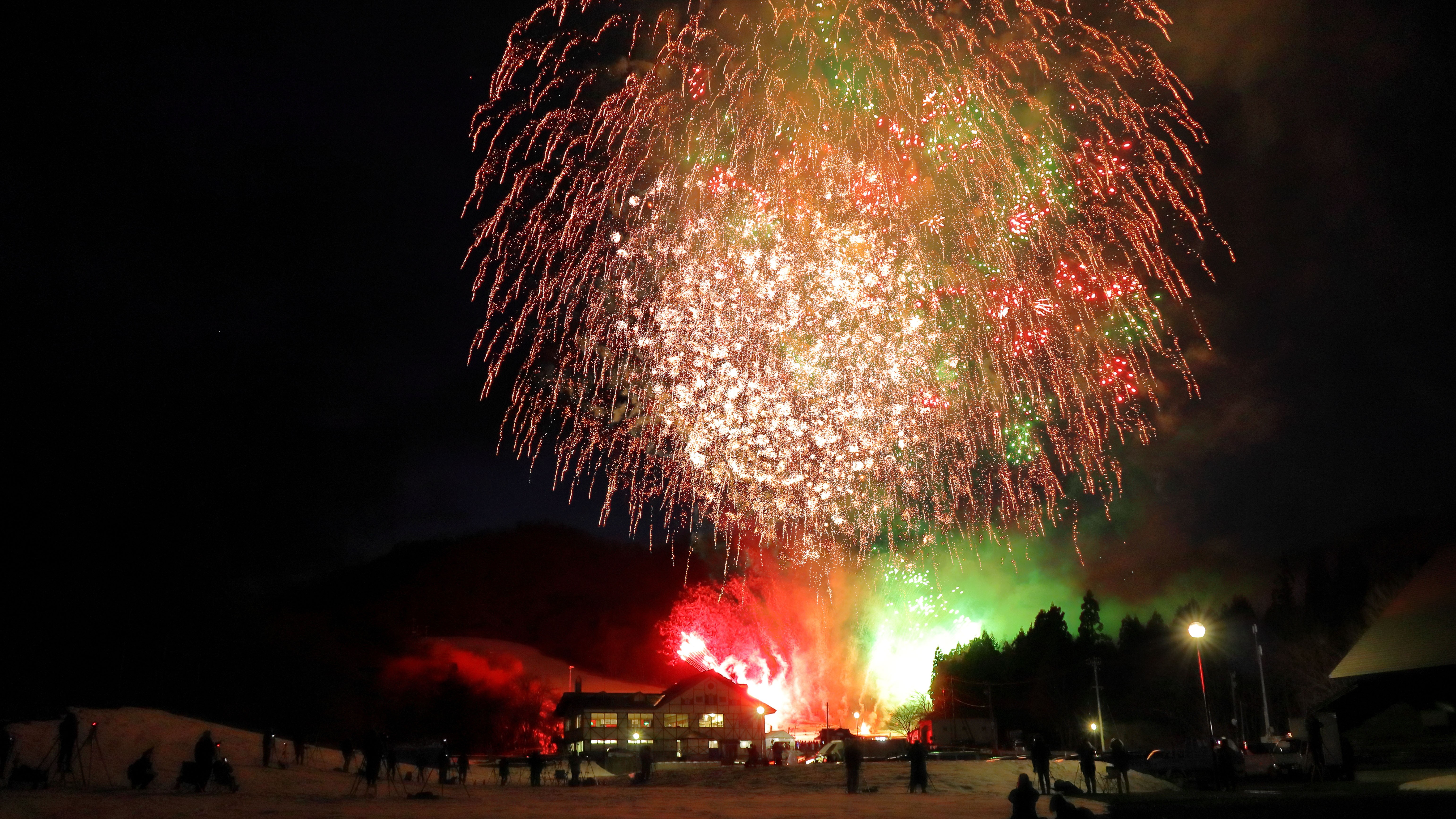 『花火のまち』大仙市大曲。一年を通し、花火をお楽しみいただけます。ぜひともご体験下さい。
