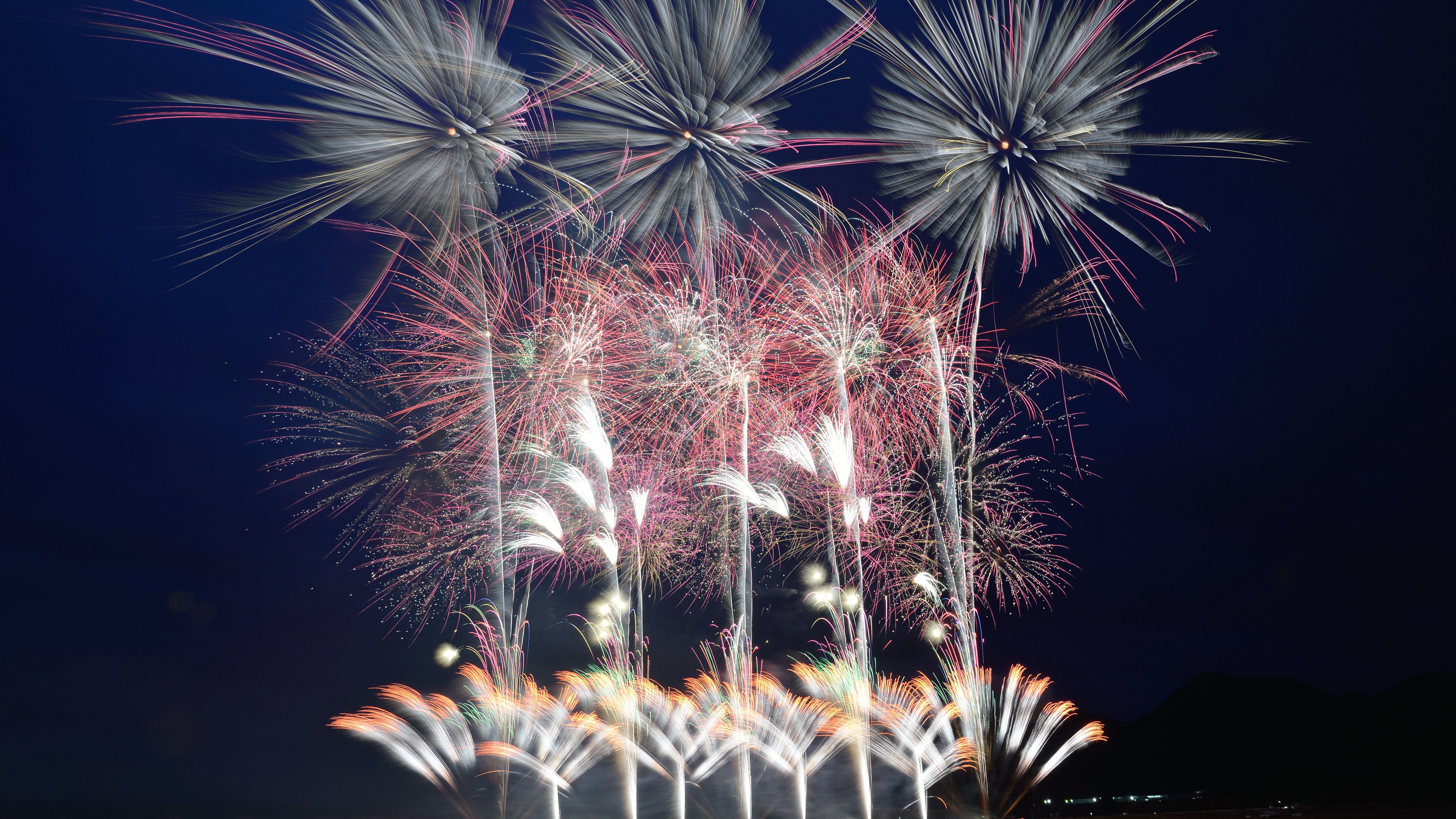 『花火のまち』大仙市大曲。一年を通し、花火をお楽しみいただけます。ぜひともご体験下さい。