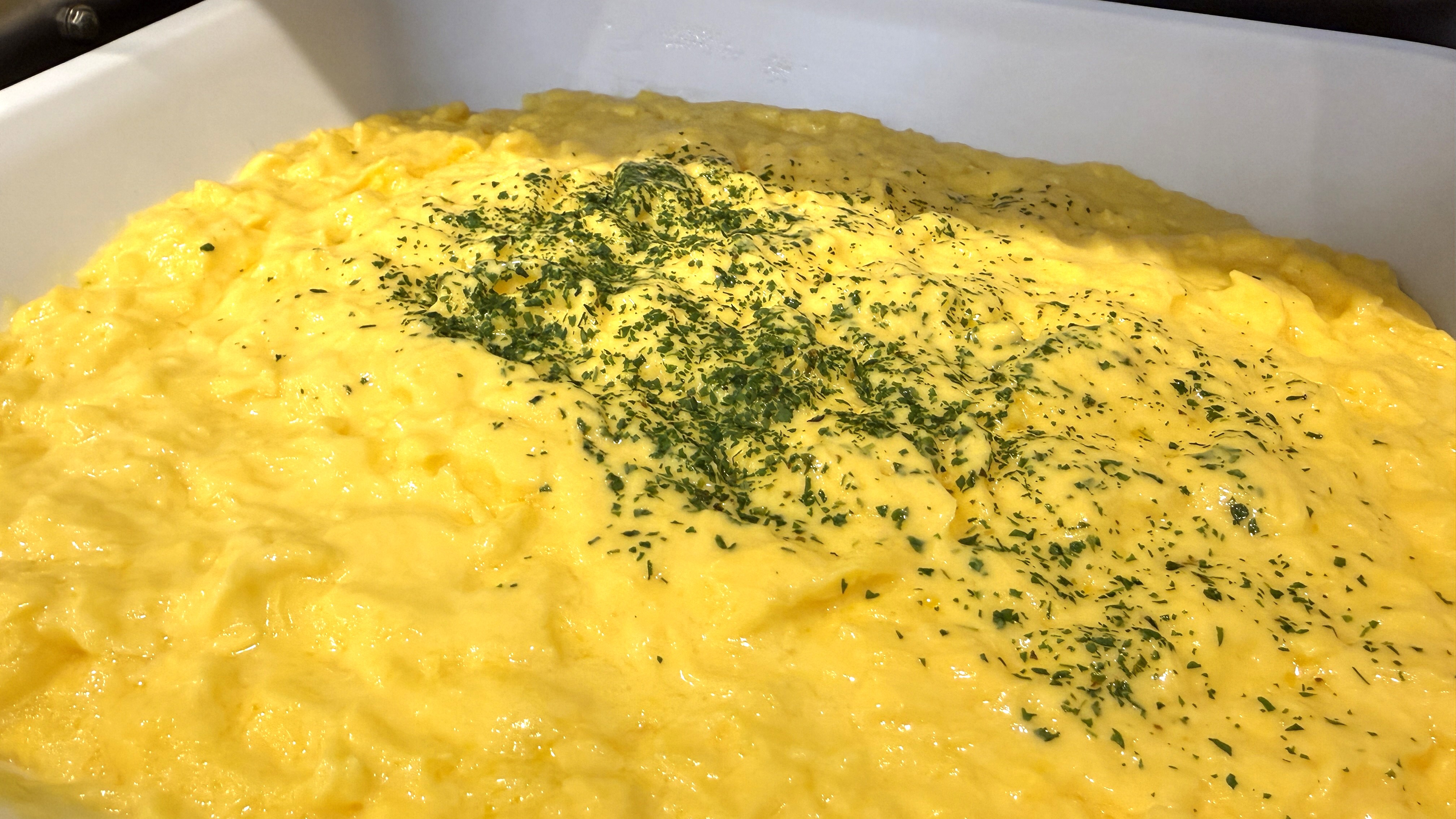 【スクランブルエッグ】朝食バイキング　日替わりでご用意しております。