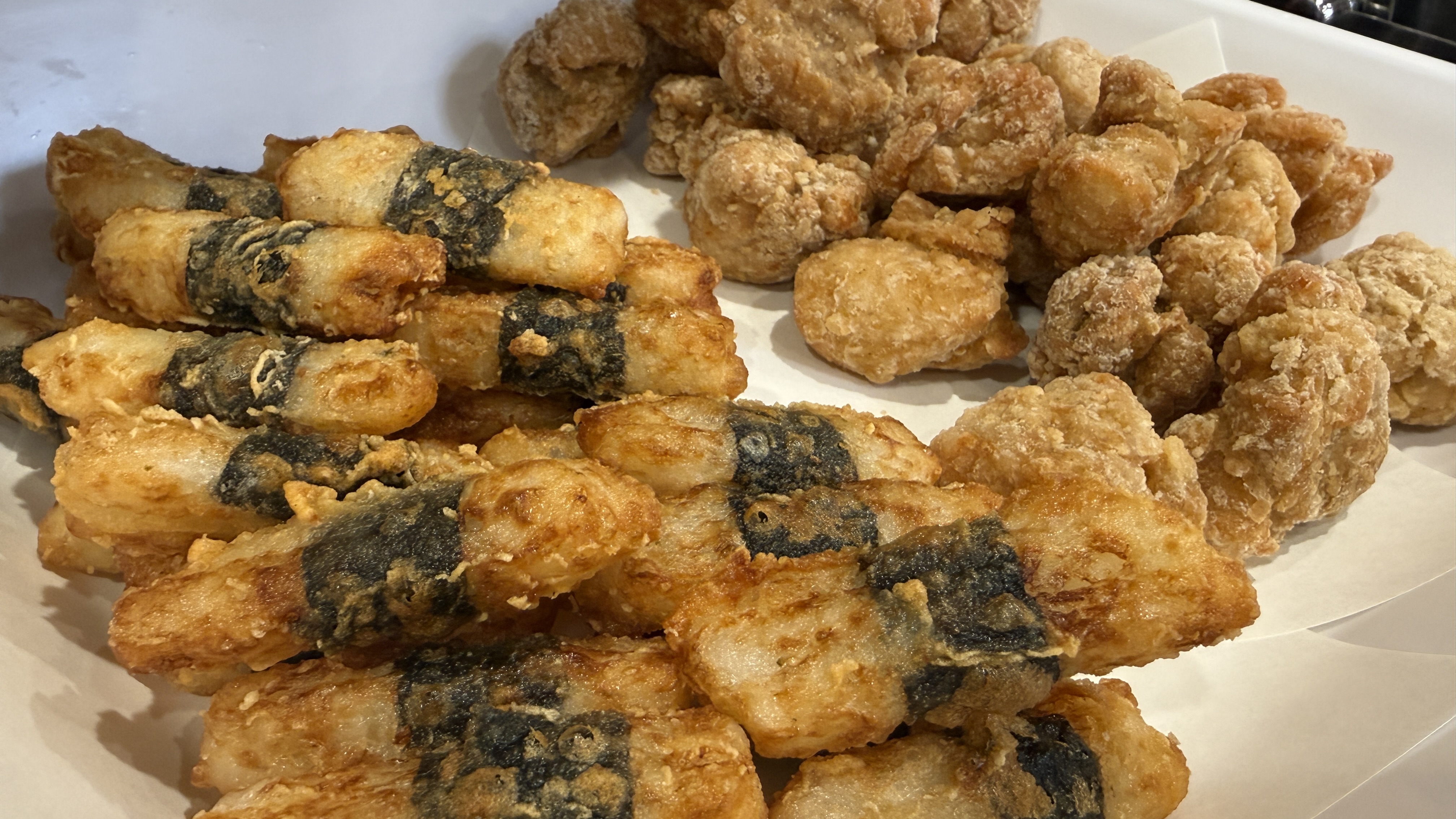 【山芋の短冊揚げ・鶏の塩からあげ】朝食バイキング　日替わりでご用意しております。