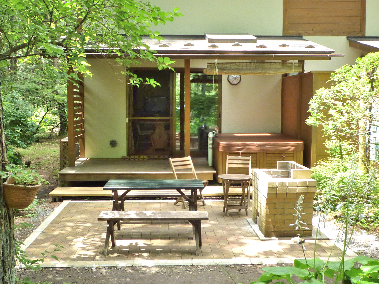 各コテージ専用のバーベキューができる庭です