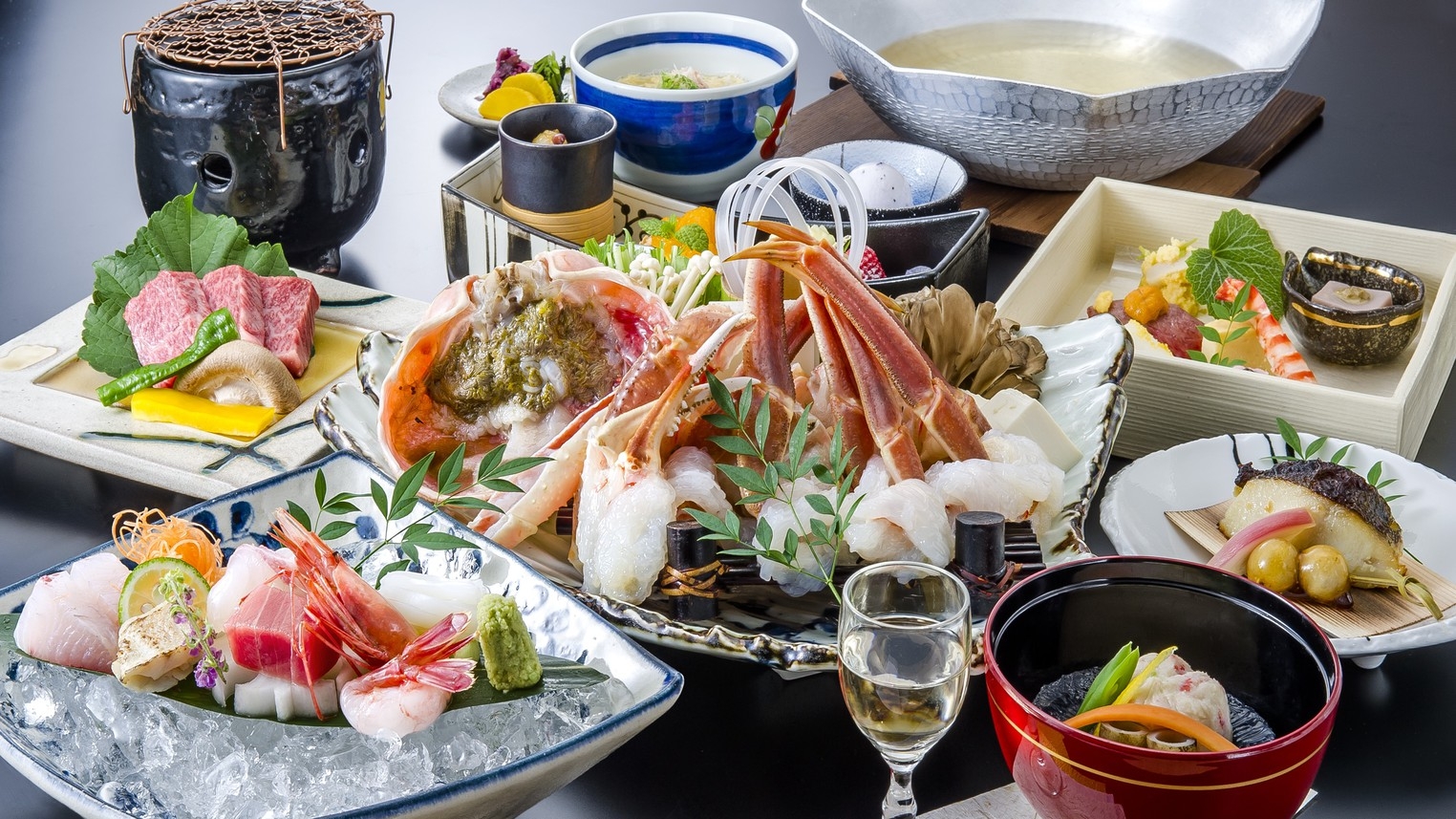 冬の会席料理《白虎》造里五種+但馬牛ロース+日本海産松葉蟹鍋