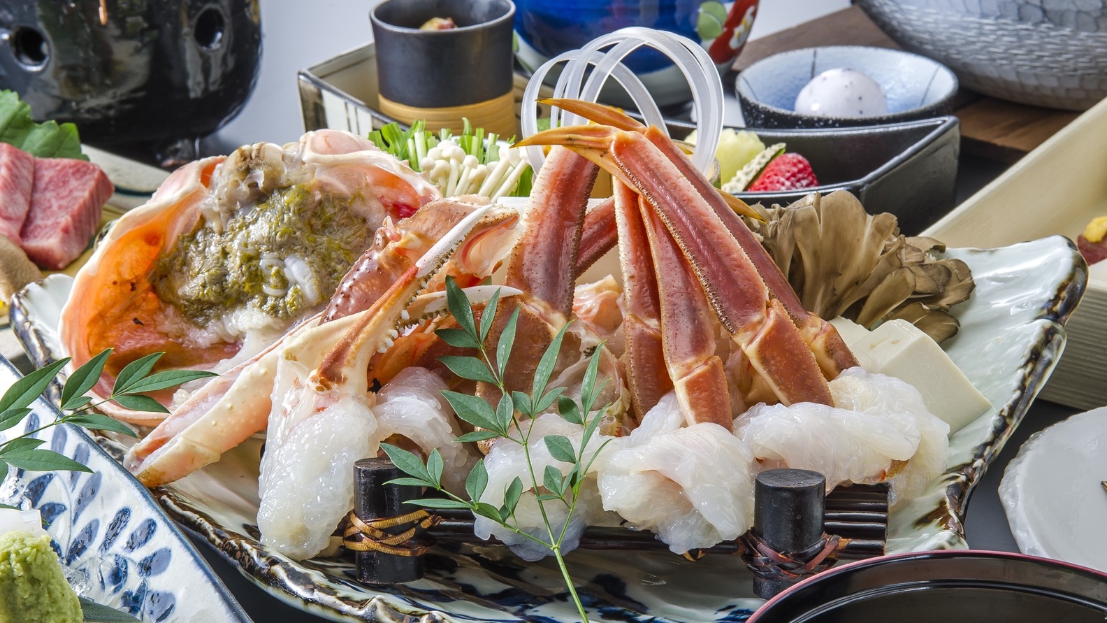 冬の会席料理《白虎》造里五種+但馬牛ロース+日本海産松葉蟹鍋