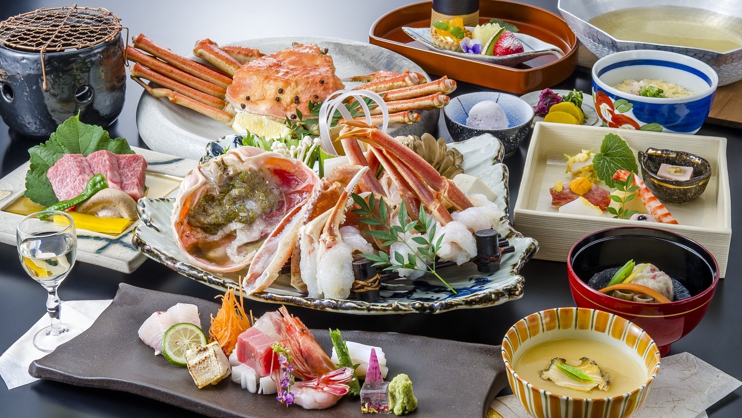 冬の会席料理《青龍》造里五種+但馬牛ロース+日本海産松葉蟹鍋+茹で蟹
