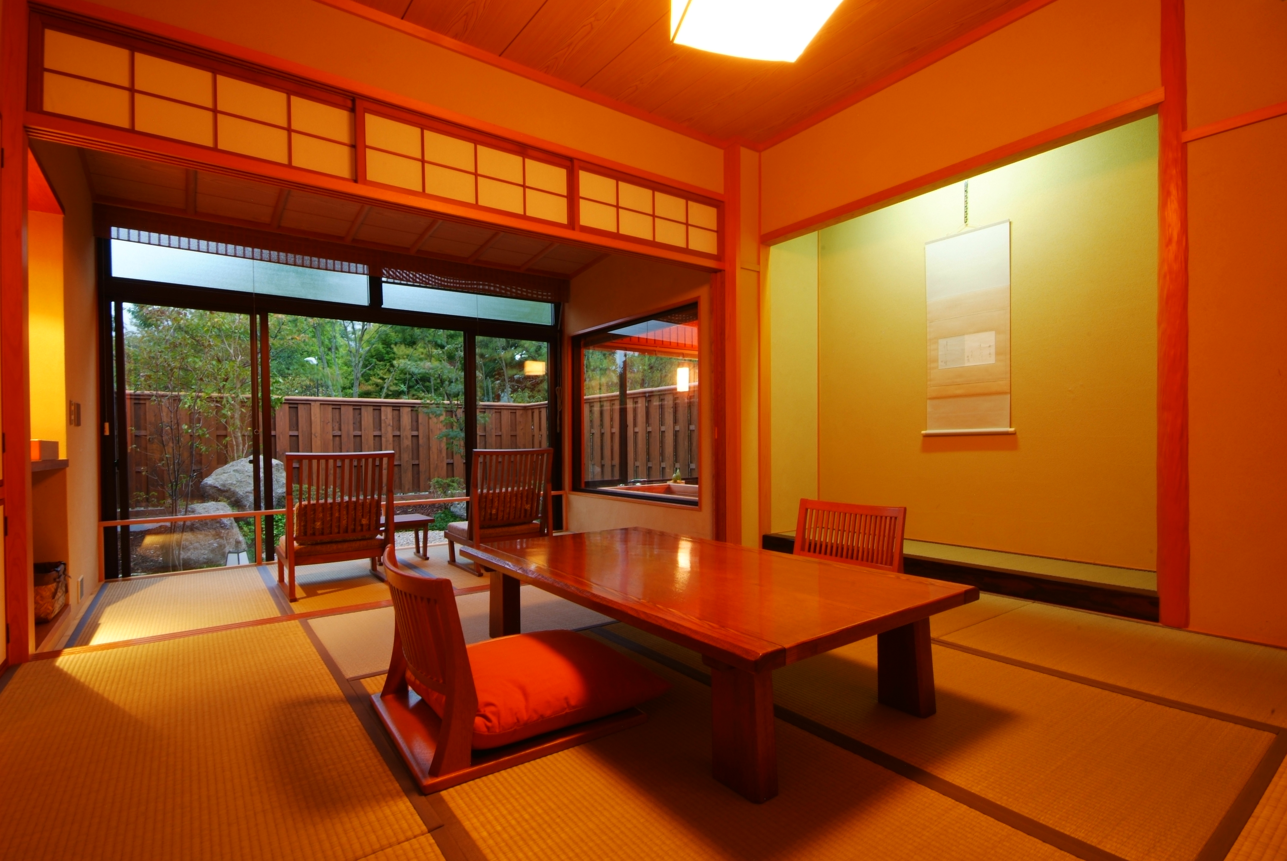 1階和室8畳+広縁4畳(禁煙)【坪庭側】会場食◎席間衝立あり