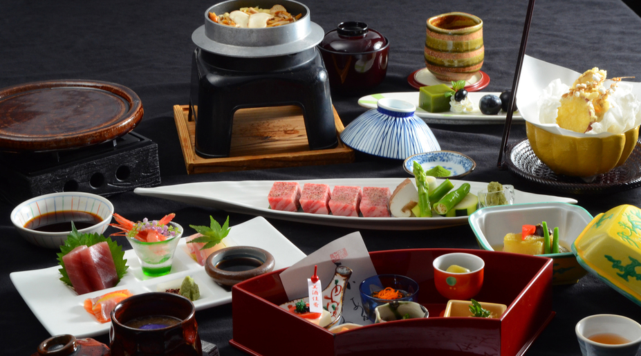 【美味少量会席】選び抜かれし旬を味わう　＜夕朝食付＞【個室食事処】