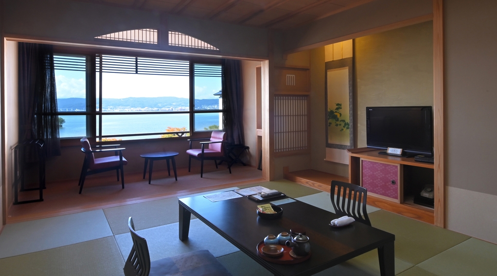 【湖側本館】４階or５階　諏訪湖の美景を望む１０畳和室◆禁煙