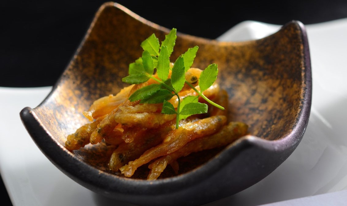 【昭和の文豪が愉しんだ夕餉を再現】鯉料理・馬刺し・公魚の揚げ物など懐かしの味覚◇夕朝食付◇個室食事処