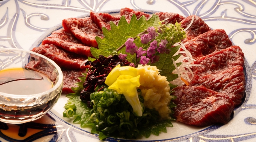 【昭和の文豪が愉しんだ夕餉を再現】鯉料理・馬刺し・公魚の揚げ物など懐かしの味覚◇夕朝食付◇個室食事処