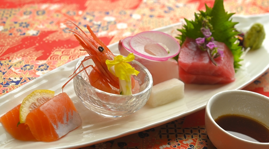 【美味少量会席】選び抜かれし旬を味わう　＜夕朝食付＞【個室食事処】