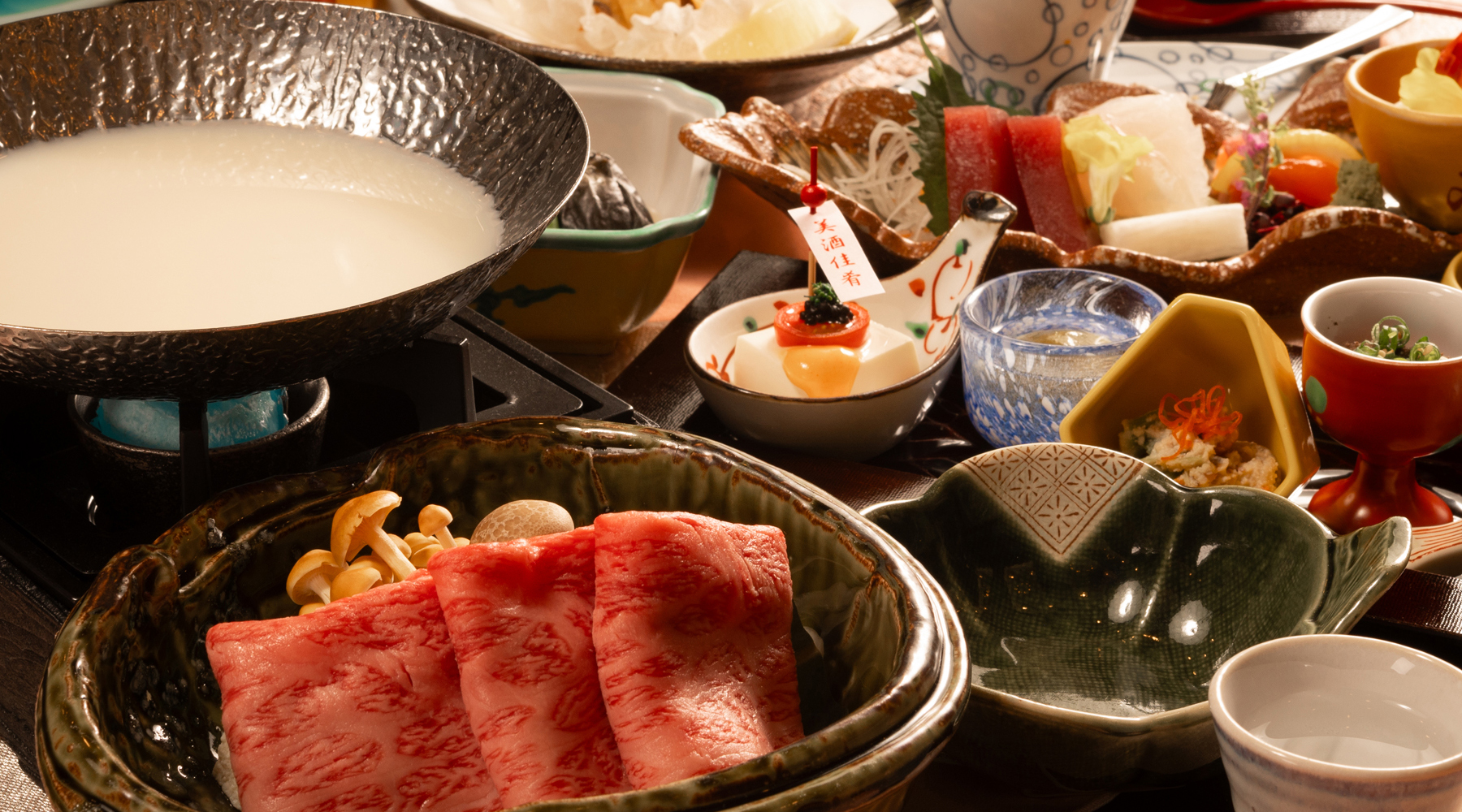 黒毛和牛を豆乳しゃぶしゃぶにて。彩り豊かな10品のお料理で構成するコースです