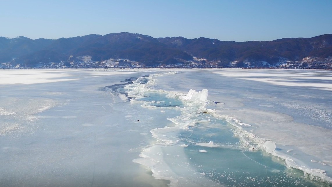 諏訪湖の御神渡り＜画像提供 諏訪市＞