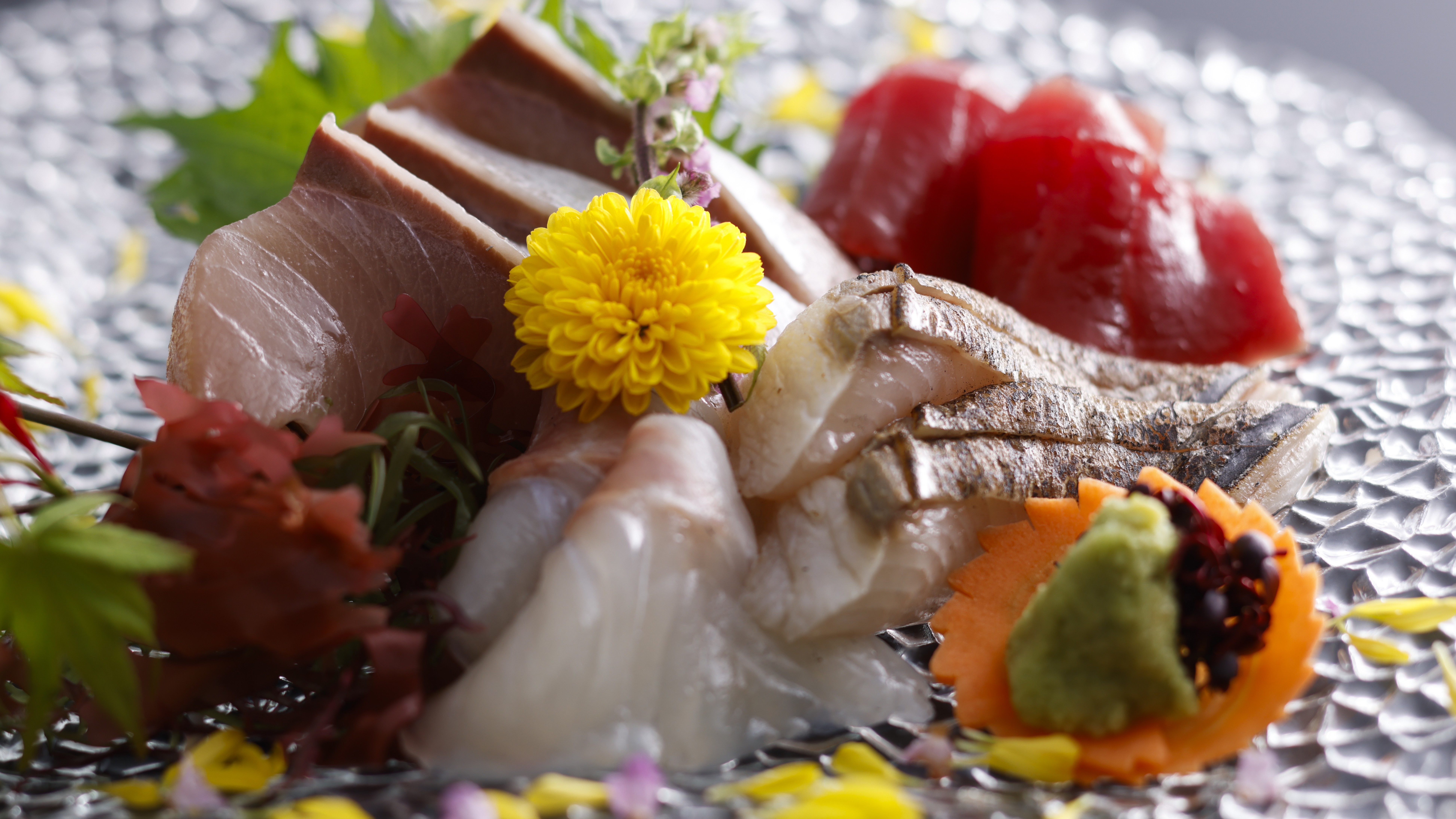 お造り盛合せ。目の前は日本海の大海原！海が近い伊根だから鮮度抜群でご提供！