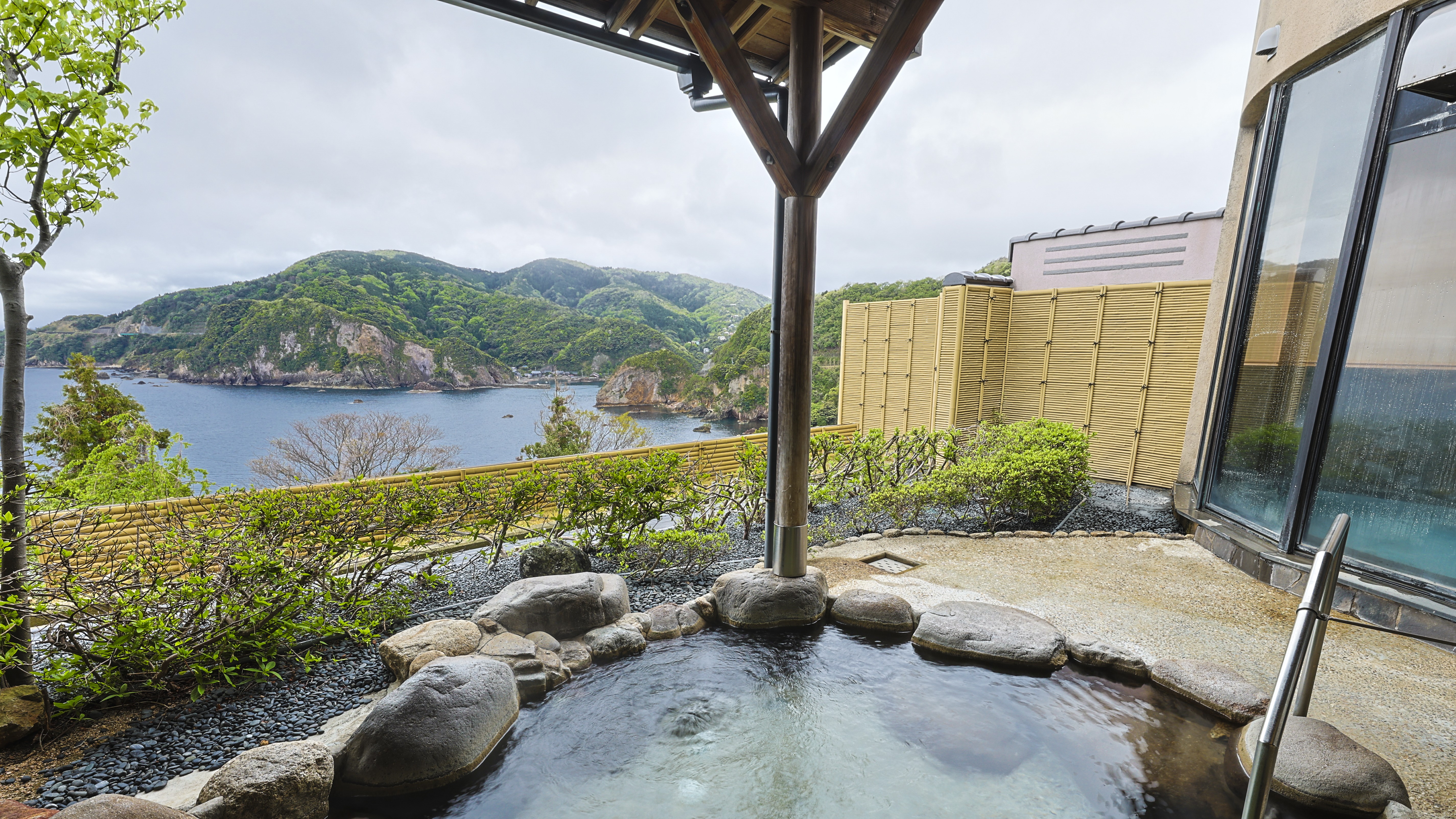 伊根の海・空とひとつになる至福の湯浴み・・・PH8.80の自家堀天然温泉「大浴場 露天風呂」