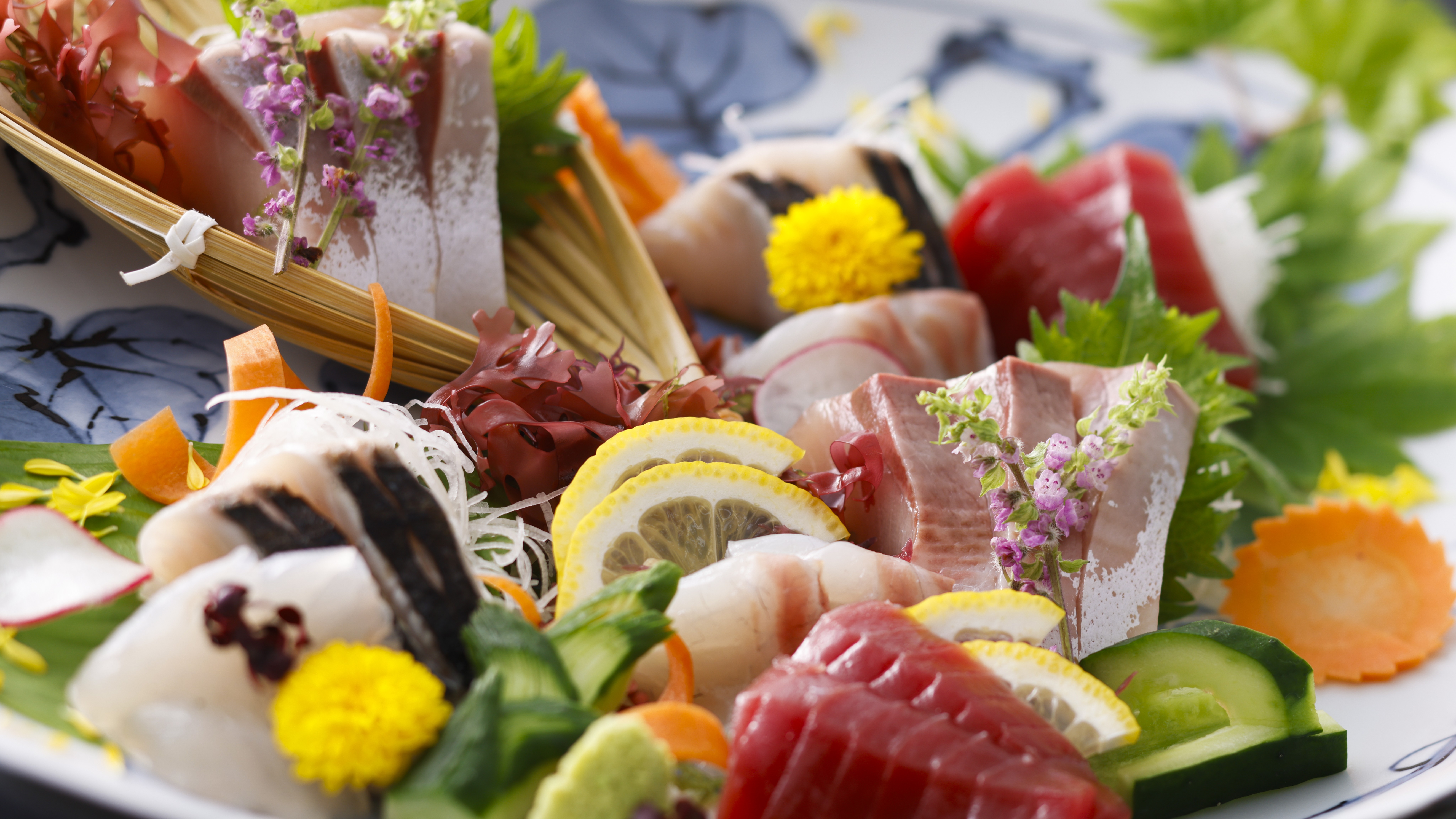 お造り盛合せ。目の前は日本海の大海原！海が近い伊根だから鮮度抜群でご提供！