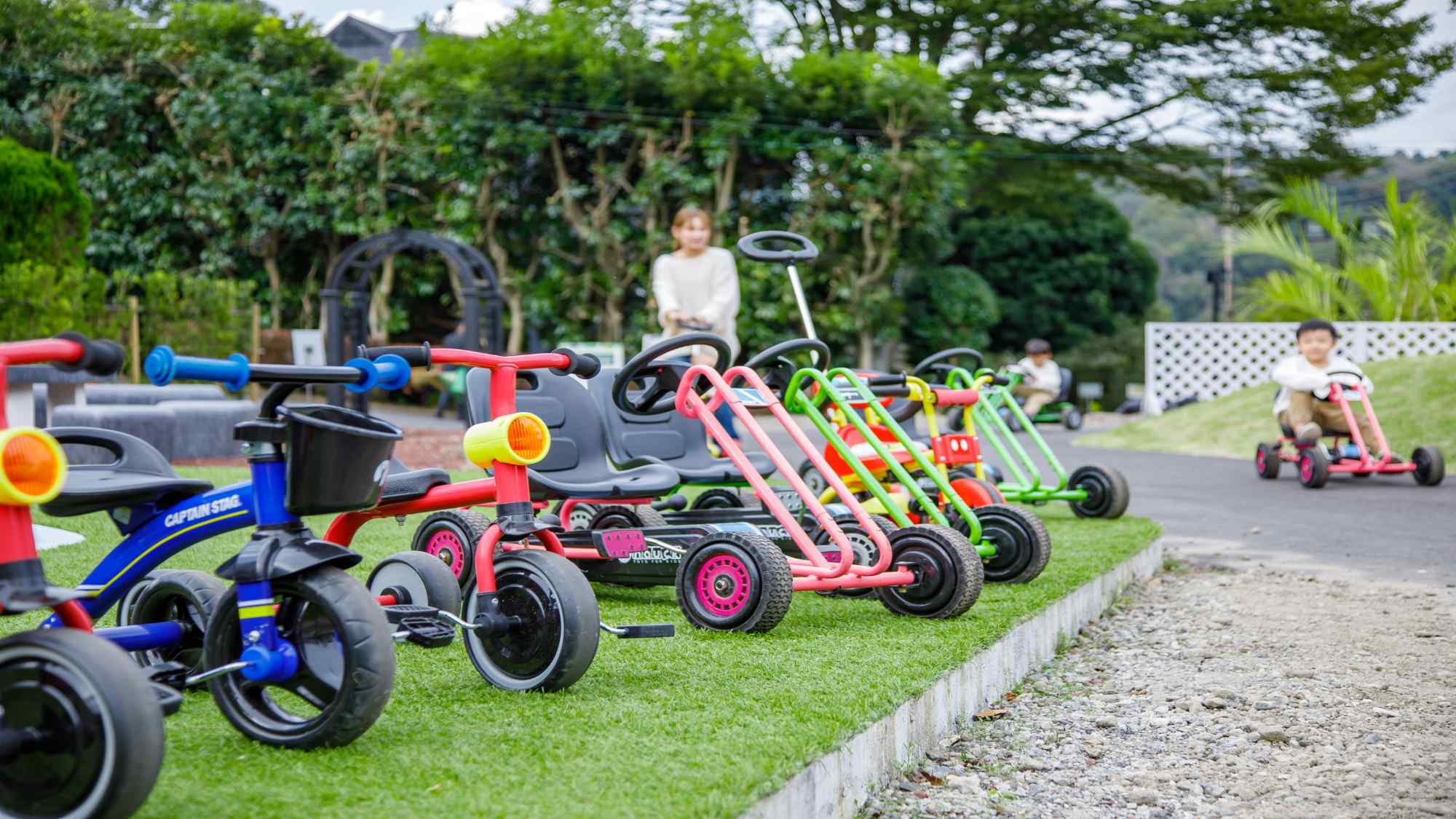 のりもの広場はフォレスト館の駐車場横にあります