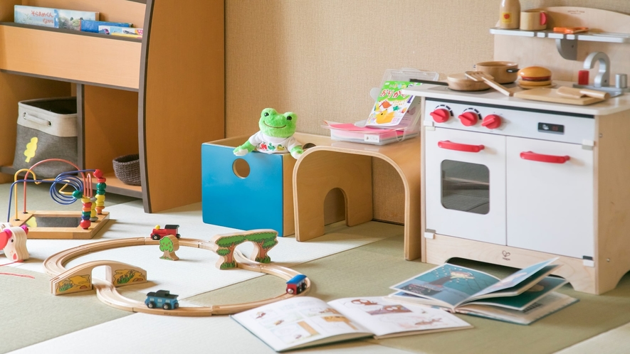 【本館】ベビーグッズ充実ルーム　木製の知育玩具を完備