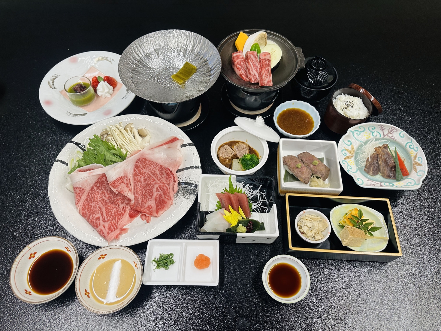 【やまゆり牛会席】陶板焼き、しゃぶしゃぶ、にぎり、柔らか煮など神奈川県産ブランド牛を味わい尽くす！