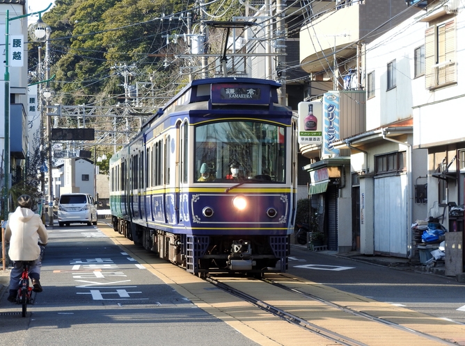 路面を行く江ノ電