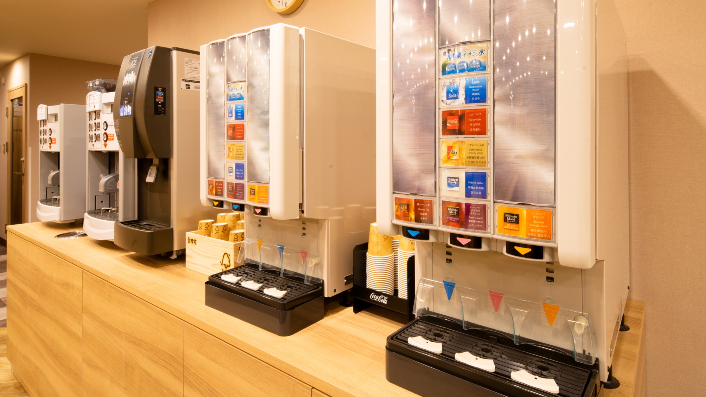 挽きたてコーヒーからジュースまで種類豊富なドリンクバー