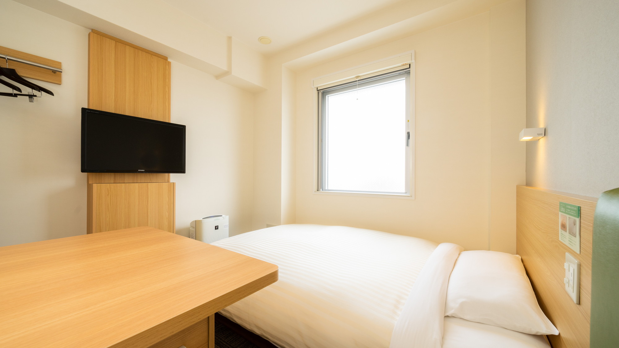 なんでも置けちゃう広いデスク♪