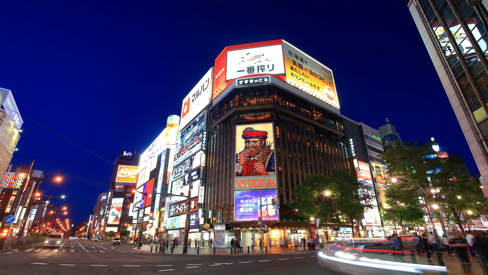 【当館から徒歩１分】北海道最大の繁華街で、グルメや夜景を楽しめる「すすきの市街地」