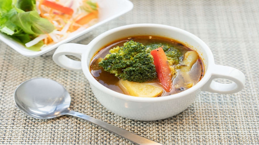 ご当地メニューで北海道のスープカレーをご堪能ください