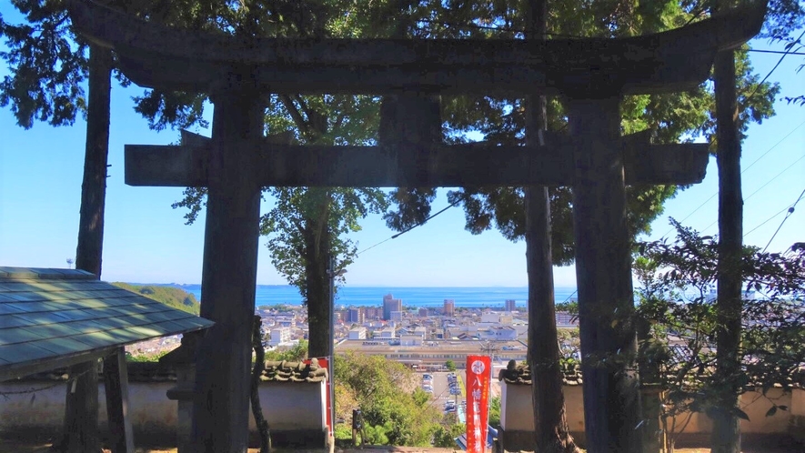 【周辺】八幡竈門(かまど)神社　当館から車で約15分