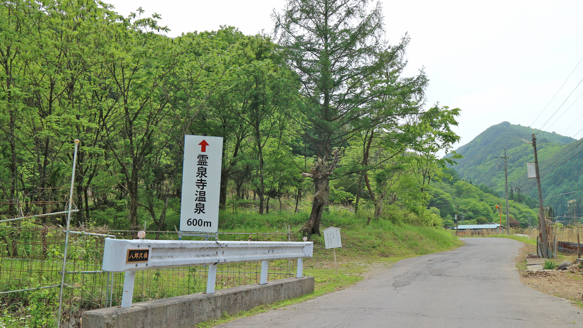 *信州の里山にある、昭和の風情が残る温泉。霊泉寺川沿いの静かな旅館です！