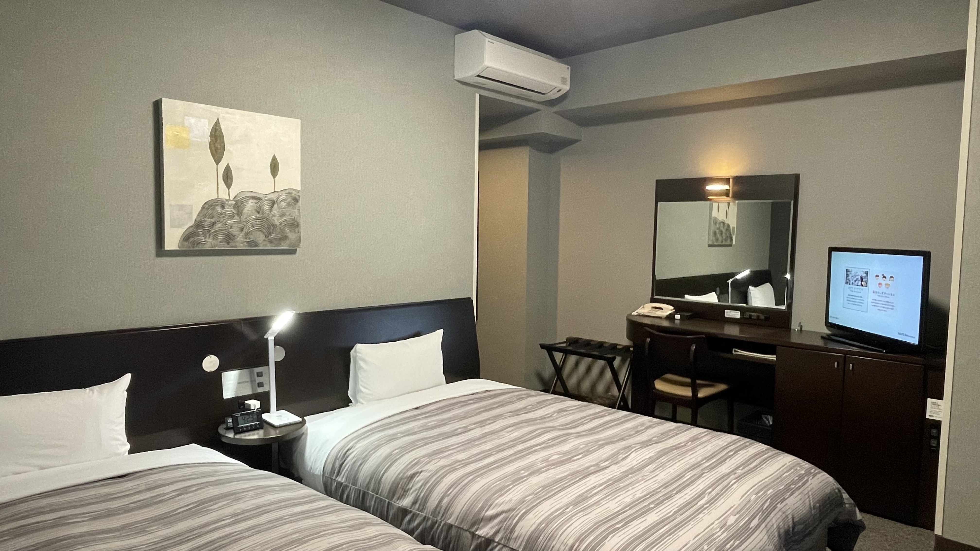 ルートインシアター（有料映画）が見放題でございます。