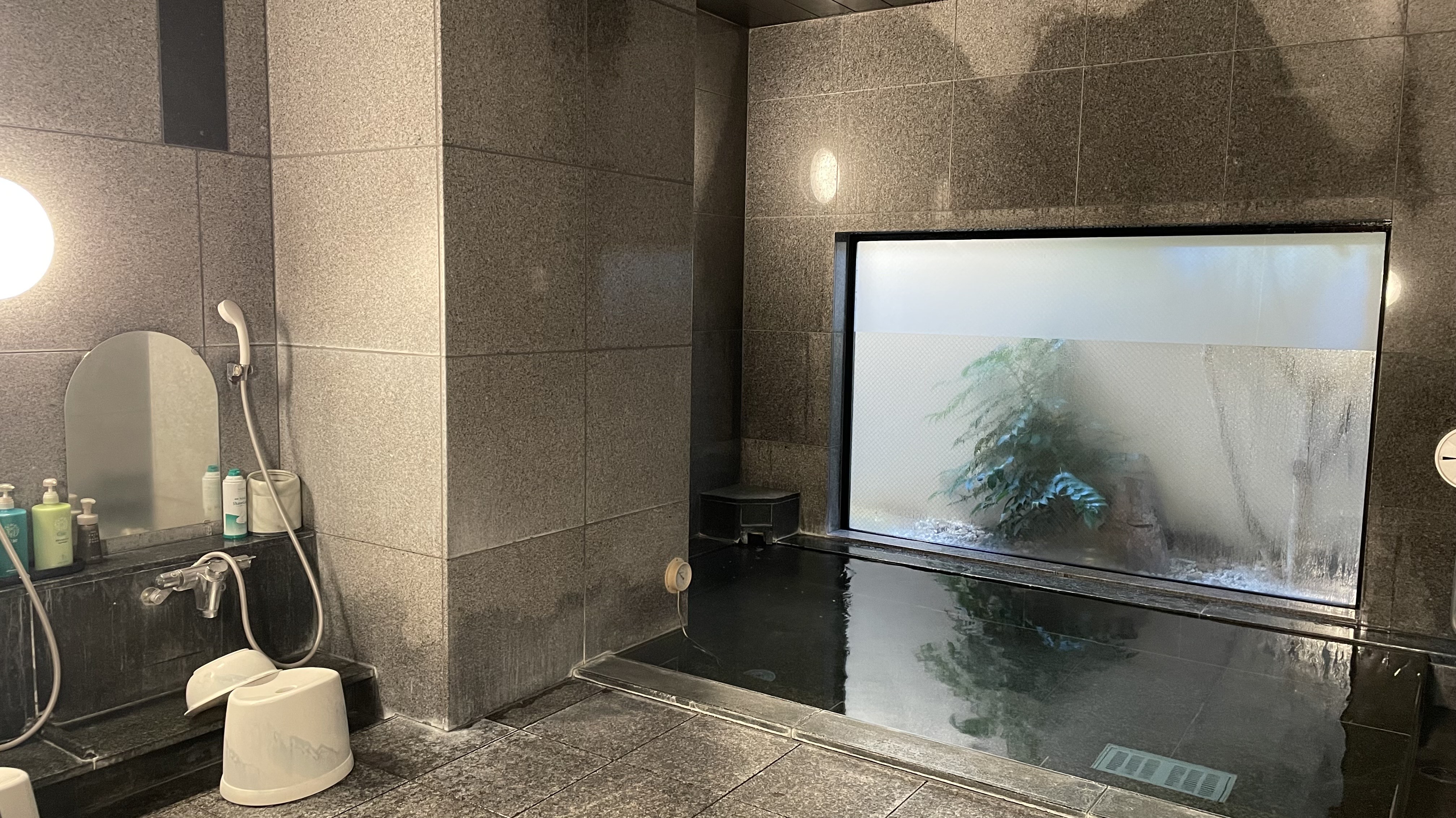 15：00～26：00、翌5：00～10：00までご利用頂けます。