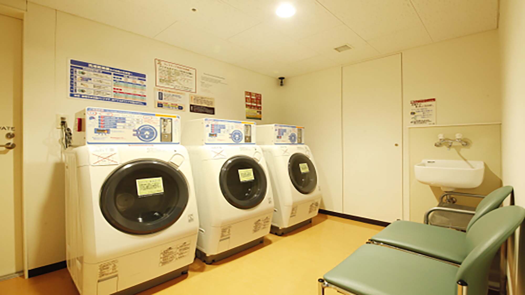 【ランドリーコーナー】24時間ご利用いただけます。